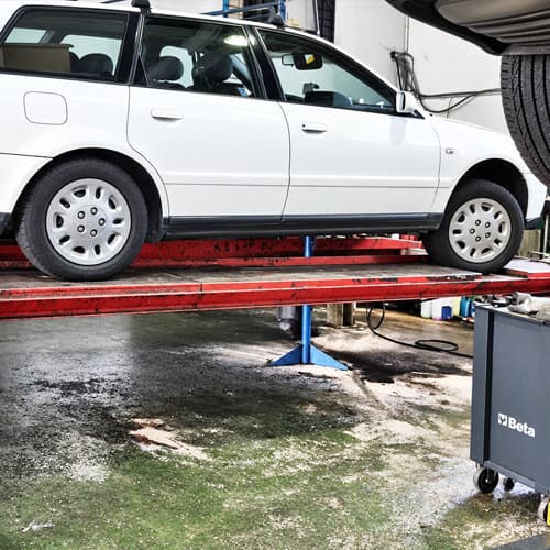 Zona de trabajo de Autos Samufín, servicios de mecánica en Arcade